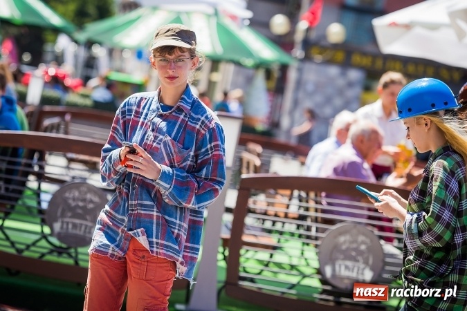 Zdjęcie w galerii na portalu naszraciborz.pl: Studencki flash mob na raciborskim Rynku wiadomości z regionu