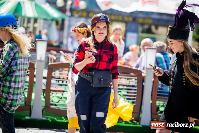 Zdjęcie w galerii na portalu naszraciborz.pl: Studencki flash mob na raciborskim Rynku wiadomości z regionu