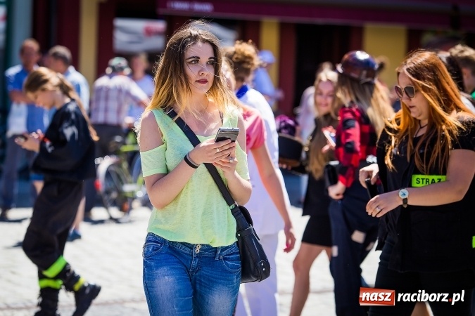 Zdjęcie w galerii na portalu naszraciborz.pl: Studencki flash mob na raciborskim Rynku wiadomości z regionu