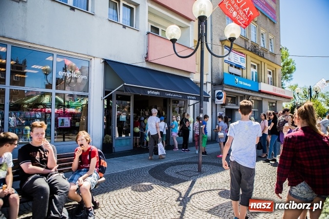 Zdjęcie w galerii na portalu naszraciborz.pl: Gelatopiu zaprasza na jubileuszowy weekend. Lodziarnia ma już dziesięć lat! wiadomości z regionu