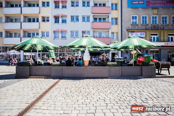 Zdjęcie w galerii na portalu naszraciborz.pl: Gelatopiu zaprasza na jubileuszowy weekend. Lodziarnia ma już dziesięć lat! wiadomości z regionu