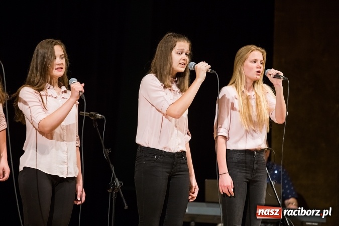 Zdjęcie w galerii na portalu naszraciborz.pl: Powiatowy Festiwal Twórczości Artystycznej - koncert galowy w RCK wiadomości z regionu