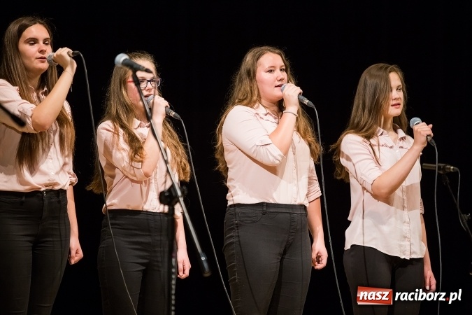 Zdjęcie w galerii na portalu naszraciborz.pl: Powiatowy Festiwal Twórczości Artystycznej - koncert galowy w RCK wiadomości z regionu