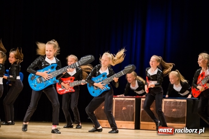 Zdjęcie w galerii na portalu naszraciborz.pl: Powiatowy Festiwal Twórczości Artystycznej - koncert galowy w RCK wiadomości z regionu