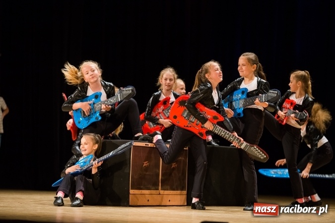 Zdjęcie w galerii na portalu naszraciborz.pl: Powiatowy Festiwal Twórczości Artystycznej - koncert galowy w RCK wiadomości z regionu