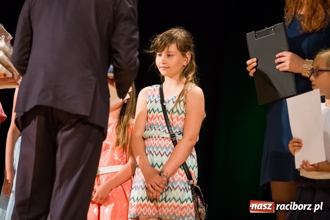 Zdjęcie w galerii na portalu naszraciborz.pl: Powiatowy Festiwal Twórczości Artystycznej - koncert galowy w RCK wiadomości z regionu