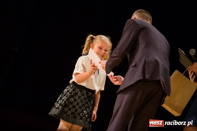 Zdjęcie w galerii na portalu naszraciborz.pl: Powiatowy Festiwal Twórczości Artystycznej - koncert galowy w RCK wiadomości z regionu