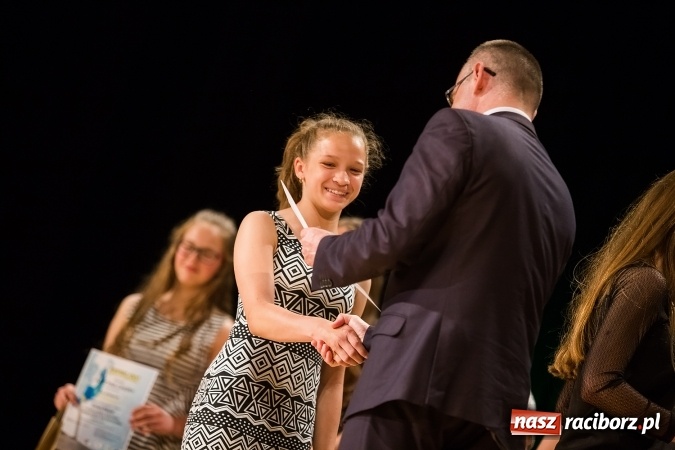 Zdjęcie w galerii na portalu naszraciborz.pl: Powiatowy Festiwal Twórczości Artystycznej - koncert galowy w RCK wiadomości z regionu