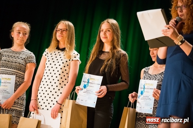 Zdjęcie w galerii na portalu naszraciborz.pl: Powiatowy Festiwal Twórczości Artystycznej - koncert galowy w RCK wiadomości z regionu