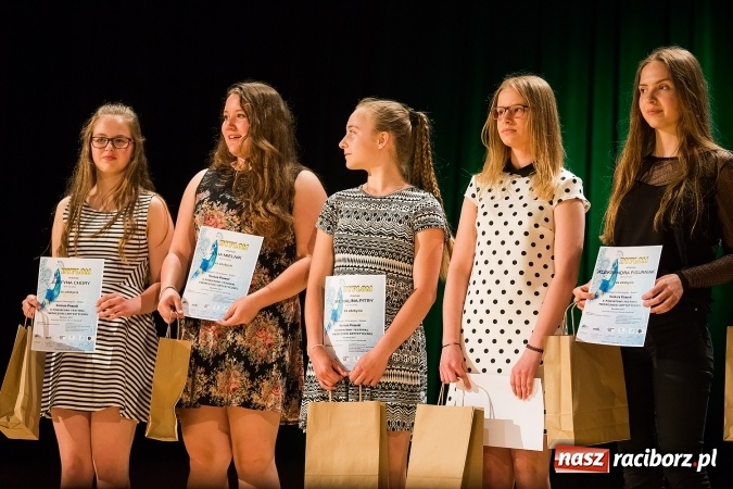 Zdjęcie w galerii na portalu naszraciborz.pl: Powiatowy Festiwal Twórczości Artystycznej - koncert galowy w RCK wiadomości z regionu