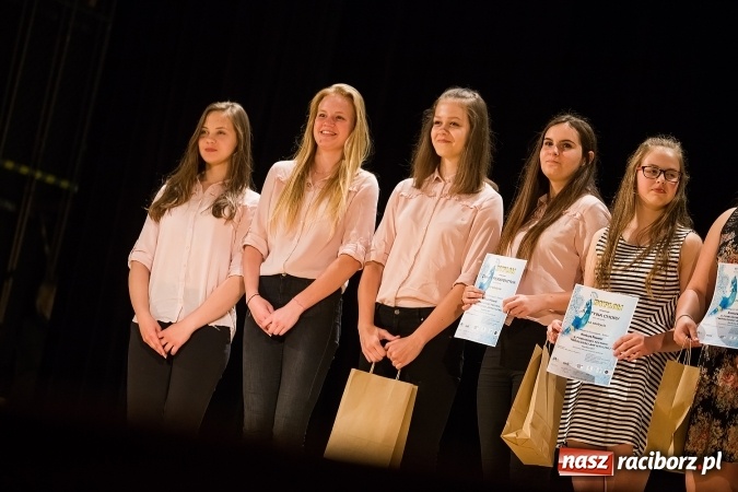 Zdjęcie w galerii na portalu naszraciborz.pl: Powiatowy Festiwal Twórczości Artystycznej - koncert galowy w RCK wiadomości z regionu