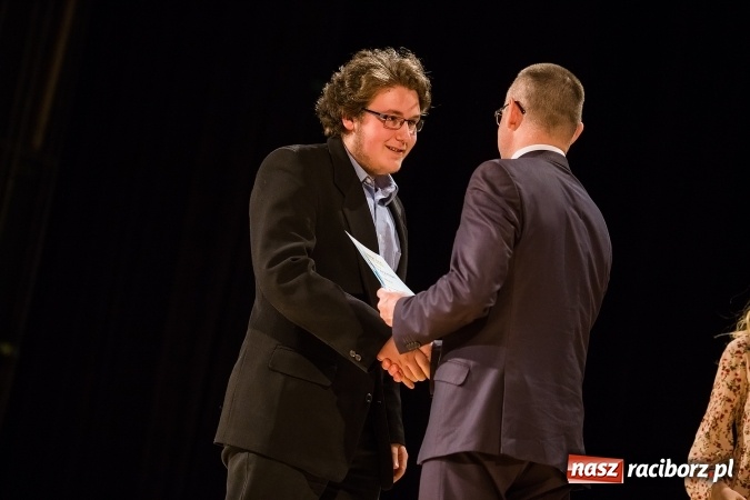 Zdjęcie w galerii na portalu naszraciborz.pl: Powiatowy Festiwal Twórczości Artystycznej - koncert galowy w RCK wiadomości z regionu