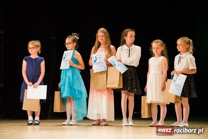 Zdjęcie w galerii na portalu naszraciborz.pl: Powiatowy Festiwal Twórczości Artystycznej - koncert galowy w RCK wiadomości z regionu