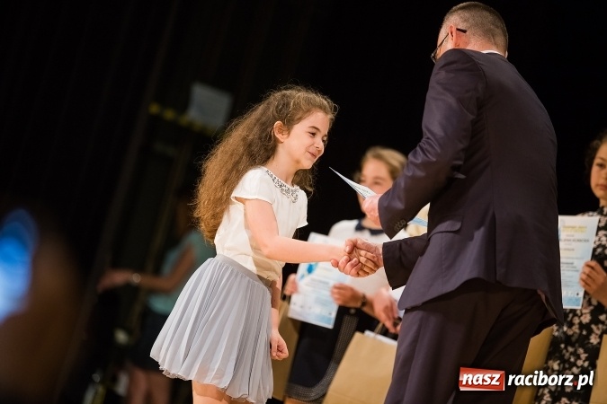 Zdjęcie w galerii na portalu naszraciborz.pl: Powiatowy Festiwal Twórczości Artystycznej - koncert galowy w RCK wiadomości z regionu