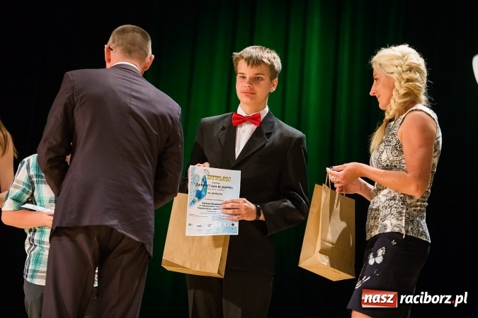 Zdjęcie w galerii na portalu naszraciborz.pl: Powiatowy Festiwal Twórczości Artystycznej - koncert galowy w RCK wiadomości z regionu