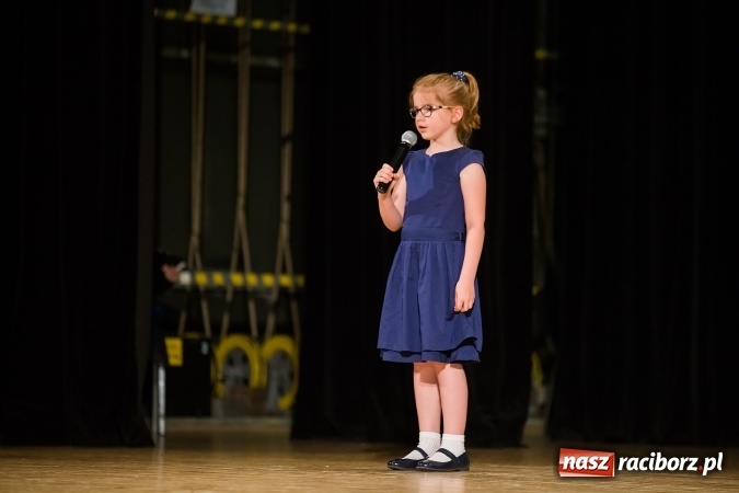 Zdjęcie w galerii na portalu naszraciborz.pl: Powiatowy Festiwal Twórczości Artystycznej - koncert galowy w RCK wiadomości z regionu