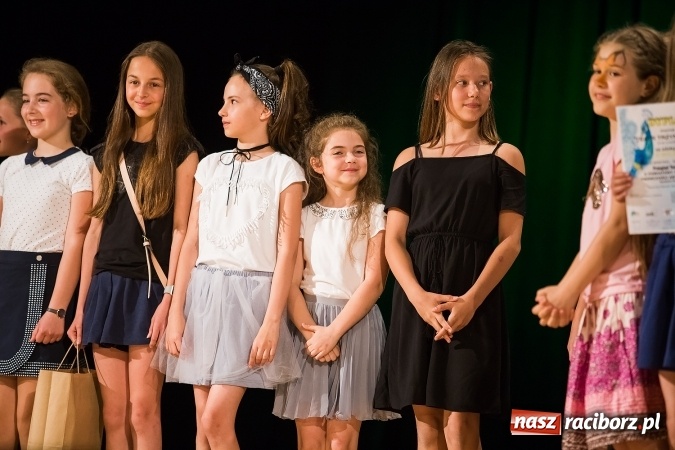 Zdjęcie w galerii na portalu naszraciborz.pl: Powiatowy Festiwal Twórczości Artystycznej - koncert galowy w RCK wiadomości z regionu