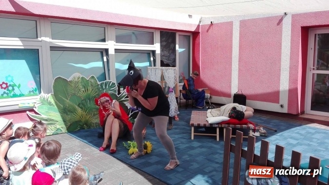 Zdjęcie w galerii na portalu naszraciborz.pl: Tańce, śpiewy i uśmiechnięte buzie, czyli Dzień Dziecka w Przedszkolu nr 15 wiadomości z regionu
