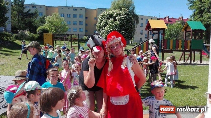 Zdjęcie w galerii na portalu naszraciborz.pl: Tańce, śpiewy i uśmiechnięte buzie, czyli Dzień Dziecka w Przedszkolu nr 15 wiadomości z regionu