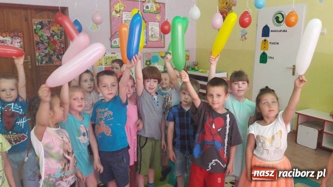 Zdjęcie w galerii na portalu naszraciborz.pl: Tańce, śpiewy i uśmiechnięte buzie, czyli Dzień Dziecka w Przedszkolu nr 15 wiadomości z regionu