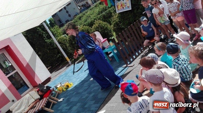 Zdjęcie w galerii na portalu naszraciborz.pl: Tańce, śpiewy i uśmiechnięte buzie, czyli Dzień Dziecka w Przedszkolu nr 15 wiadomości z regionu