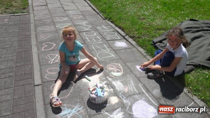 Zdjęcie w galerii na portalu naszraciborz.pl: Tańce, śpiewy i uśmiechnięte buzie, czyli Dzień Dziecka w Przedszkolu nr 15 wiadomości z regionu