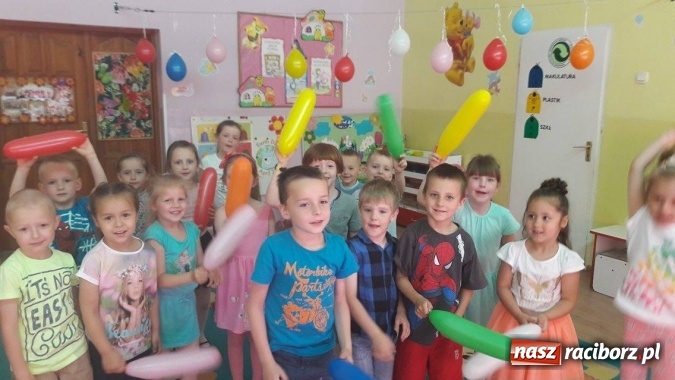 Zdjęcie w galerii na portalu naszraciborz.pl: Tańce, śpiewy i uśmiechnięte buzie, czyli Dzień Dziecka w Przedszkolu nr 15 wiadomości z regionu