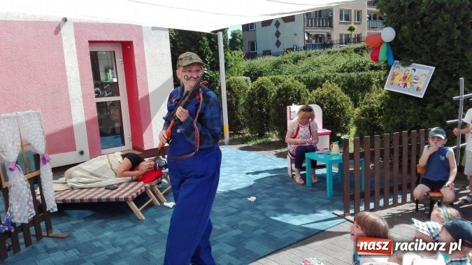 Zdjęcie w galerii na portalu naszraciborz.pl: Tańce, śpiewy i uśmiechnięte buzie, czyli Dzień Dziecka w Przedszkolu nr 15 wiadomości z regionu