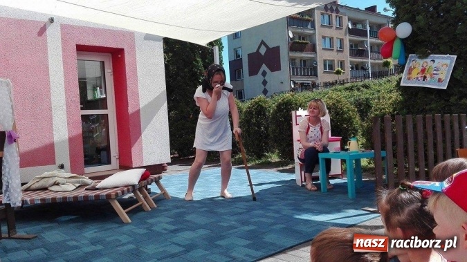 Zdjęcie w galerii na portalu naszraciborz.pl: Tańce, śpiewy i uśmiechnięte buzie, czyli Dzień Dziecka w Przedszkolu nr 15 wiadomości z regionu