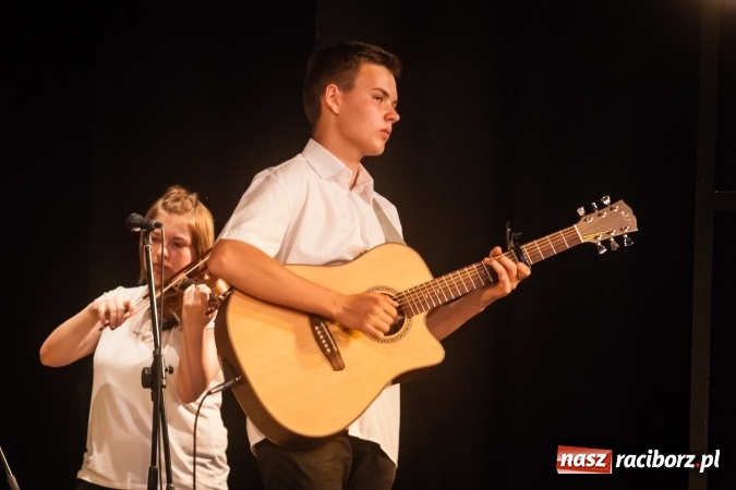 Zdjęcie w galerii na portalu naszraciborz.pl: Koncert piosenek Marka Grechuty w DK Strzecha wiadomości z regionu