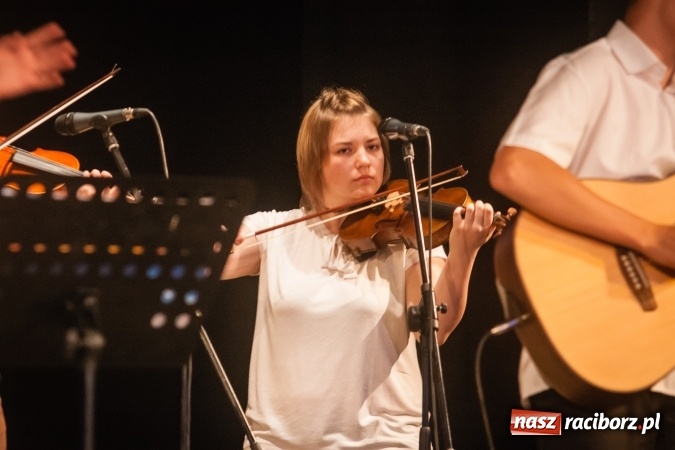 Zdjęcie w galerii na portalu naszraciborz.pl: Koncert piosenek Marka Grechuty w DK Strzecha wiadomości z regionu