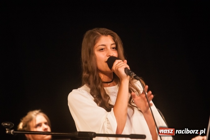 Zdjęcie w galerii na portalu naszraciborz.pl: Koncert piosenek Marka Grechuty w DK Strzecha wiadomości z regionu