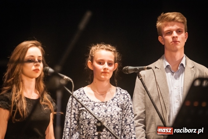 Zdjęcie w galerii na portalu naszraciborz.pl: Koncert piosenek Marka Grechuty w DK Strzecha wiadomości z regionu