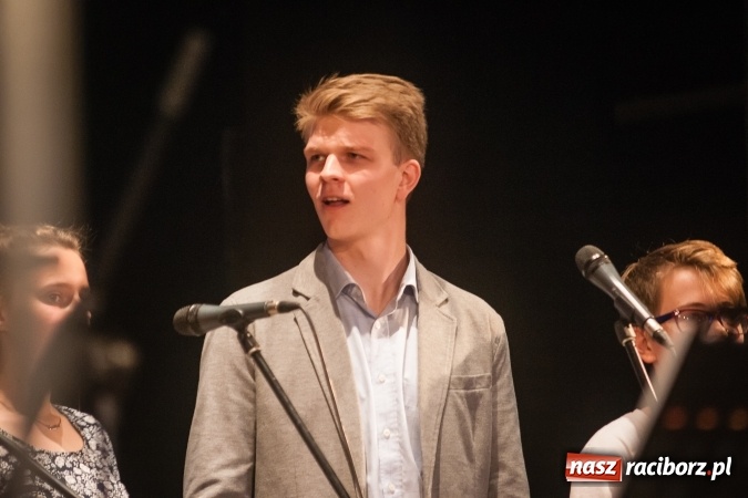 Zdjęcie w galerii na portalu naszraciborz.pl: Koncert piosenek Marka Grechuty w DK Strzecha wiadomości z regionu