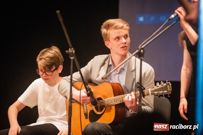 Zdjęcie w galerii na portalu naszraciborz.pl: Koncert piosenek Marka Grechuty w DK Strzecha wiadomości z regionu
