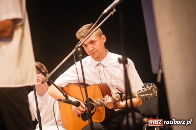 Zdjęcie w galerii na portalu naszraciborz.pl: Koncert piosenek Marka Grechuty w DK Strzecha wiadomości z regionu