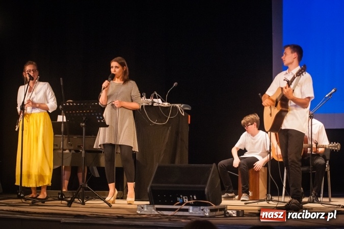 Zdjęcie w galerii na portalu naszraciborz.pl: Koncert piosenek Marka Grechuty w DK Strzecha wiadomości z regionu