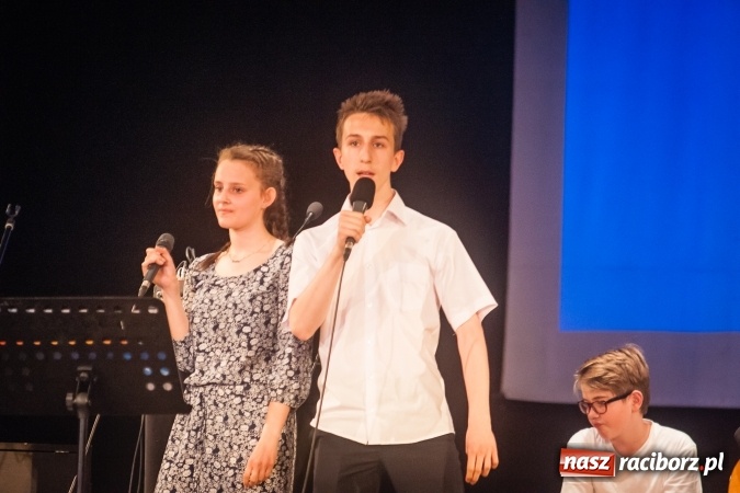 Zdjęcie w galerii na portalu naszraciborz.pl: Koncert piosenek Marka Grechuty w DK Strzecha wiadomości z regionu