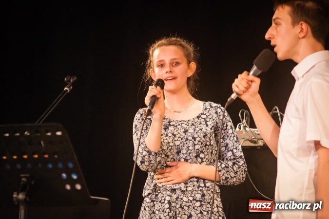 Zdjęcie w galerii na portalu naszraciborz.pl: Koncert piosenek Marka Grechuty w DK Strzecha wiadomości z regionu