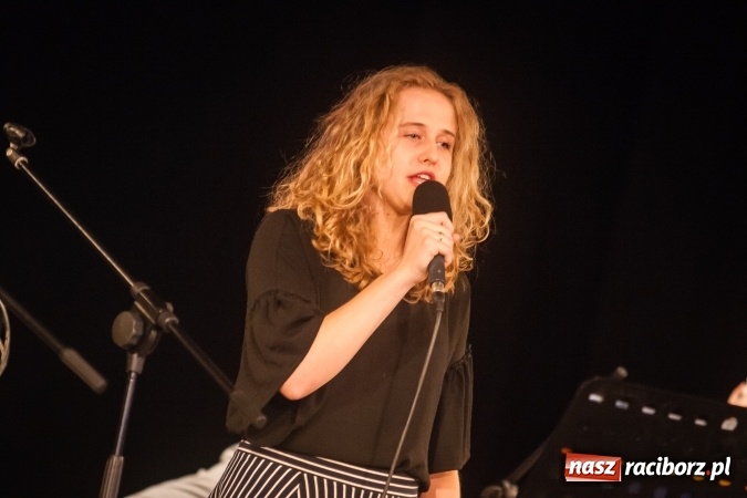 Zdjęcie w galerii na portalu naszraciborz.pl: Koncert piosenek Marka Grechuty w DK Strzecha wiadomości z regionu