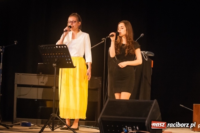 Zdjęcie w galerii na portalu naszraciborz.pl: Koncert piosenek Marka Grechuty w DK Strzecha wiadomości z regionu