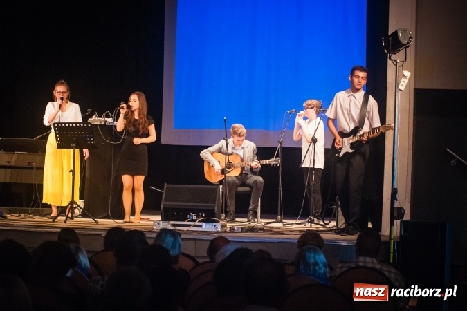 Zdjęcie w galerii na portalu naszraciborz.pl: Koncert piosenek Marka Grechuty w DK Strzecha wiadomości z regionu