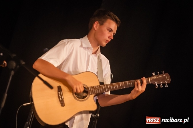 Zdjęcie w galerii na portalu naszraciborz.pl: Koncert piosenek Marka Grechuty w DK Strzecha wiadomości z regionu