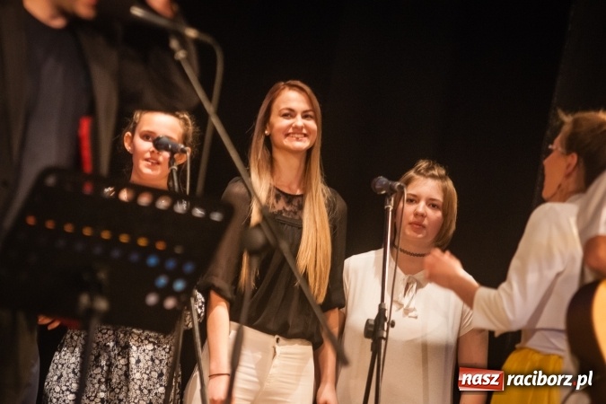 Zdjęcie w galerii na portalu naszraciborz.pl: Koncert piosenek Marka Grechuty w DK Strzecha wiadomości z regionu