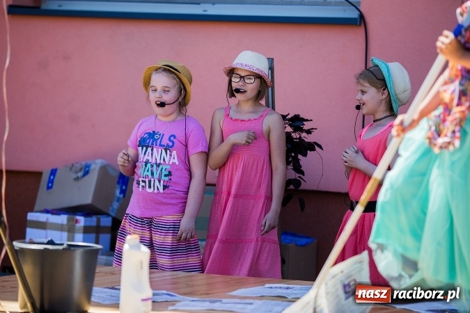 Zdjęcie w galerii na portalu naszraciborz.pl: Moc atrakcji na festynie rodzinnym w Szkole Podstawowej nr 15 wiadomości z regionu