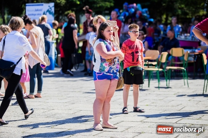 Zdjęcie w galerii na portalu naszraciborz.pl: Moc atrakcji na festynie rodzinnym w Szkole Podstawowej nr 15 wiadomości z regionu