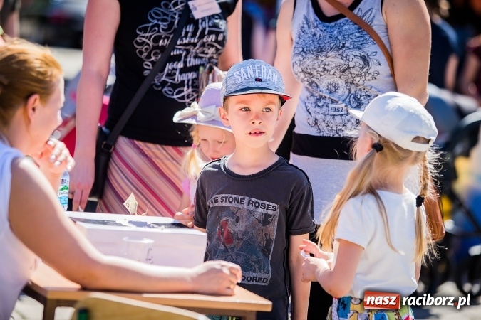 Zdjęcie w galerii na portalu naszraciborz.pl: Moc atrakcji na festynie rodzinnym w Szkole Podstawowej nr 15 wiadomości z regionu