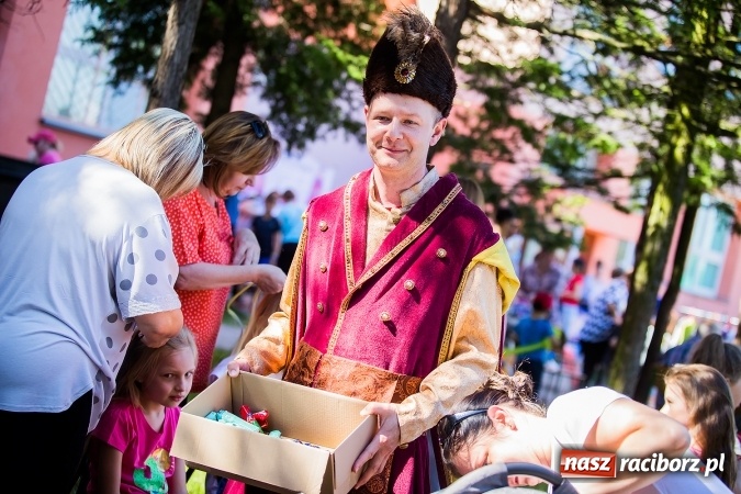 Zdjęcie w galerii na portalu naszraciborz.pl: Moc atrakcji na festynie rodzinnym w Szkole Podstawowej nr 15 wiadomości z regionu