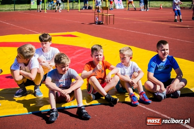 Zdjęcie w galerii na portalu naszraciborz.pl: Moc atrakcji na festynie rodzinnym w Szkole Podstawowej nr 15 wiadomości z regionu