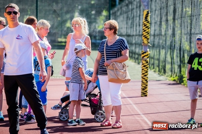 Zdjęcie w galerii na portalu naszraciborz.pl: Moc atrakcji na festynie rodzinnym w Szkole Podstawowej nr 15 wiadomości z regionu